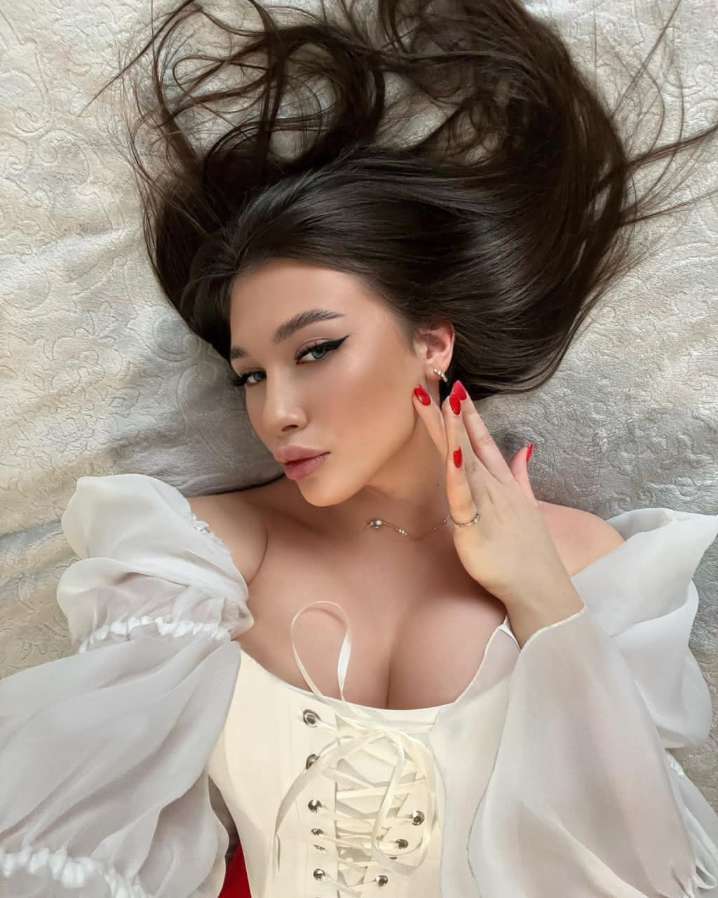 Кира - массажистка